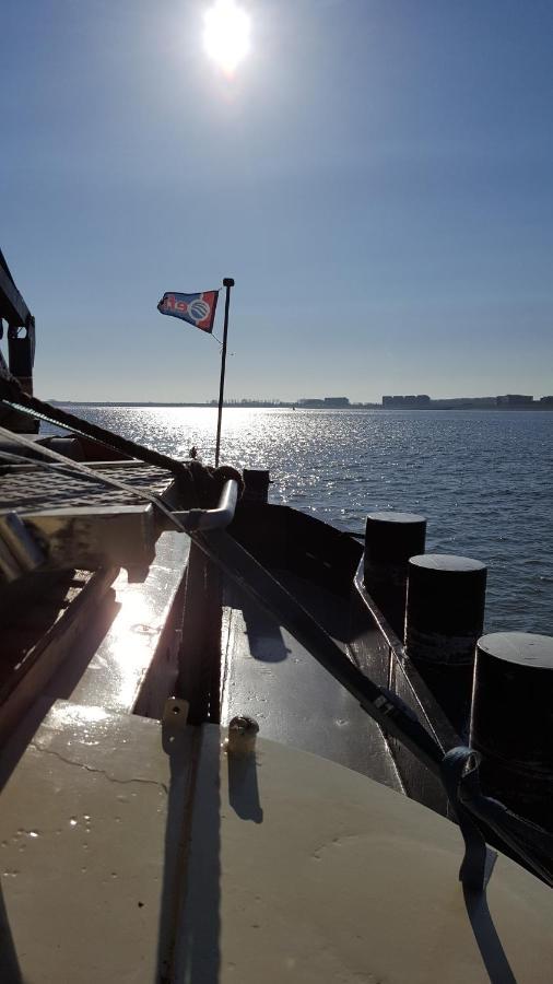 تيرينوسِن Blackpearl Boat&Breakfast المظهر الخارجي الصورة