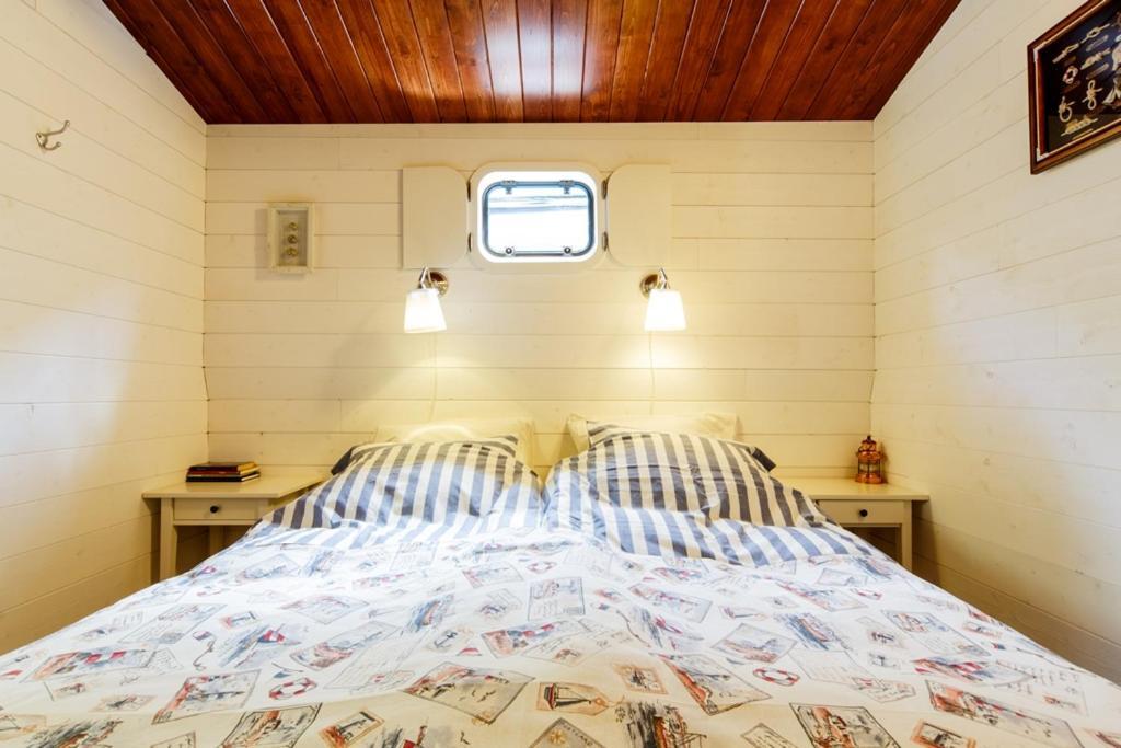 تيرينوسِن Blackpearl Boat&Breakfast المظهر الخارجي الصورة